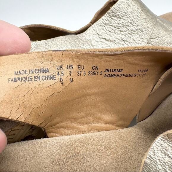 CLARKS Caslynn Diem High Heel Wedge Sandal Gold Metallic Size 7 Office Dressy - Picture 12 of 14